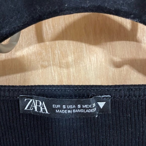 #150- ZARA- long sleeve crop - Picture 2 of 2